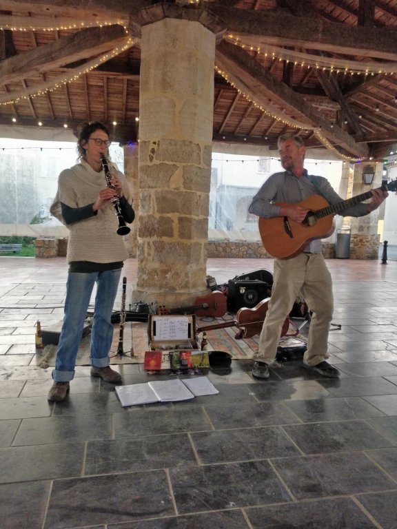 Jez accompagné de Jane